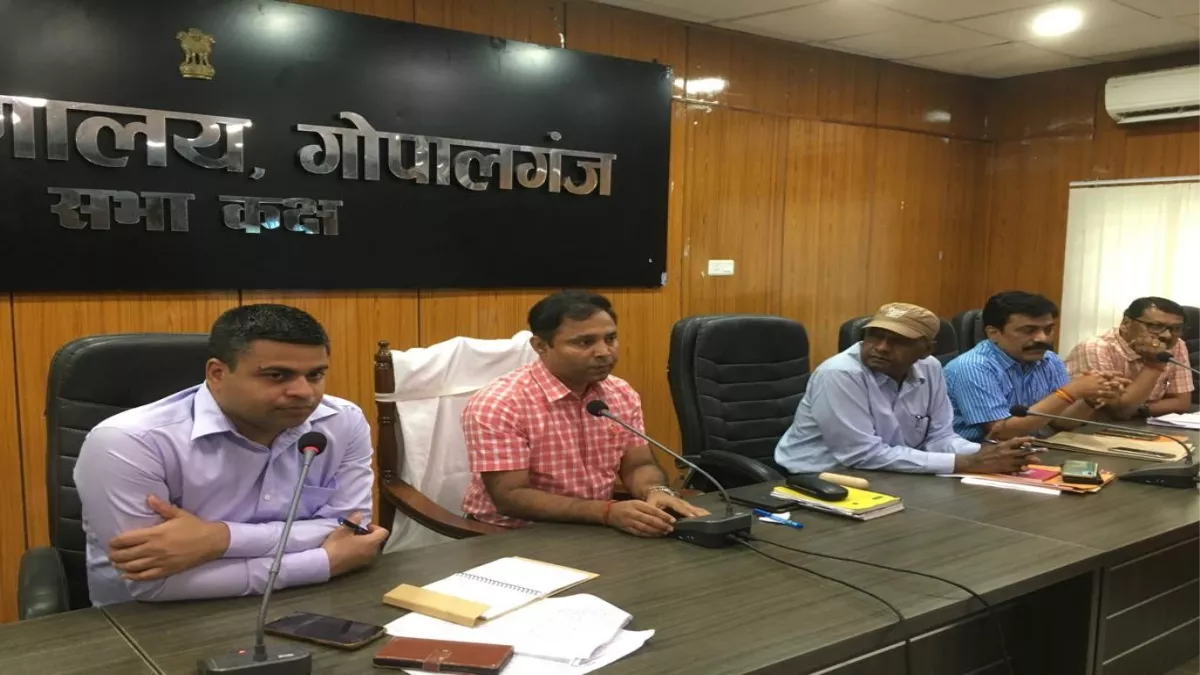 Gopalganj News: पंचदेवरी, मांझा व विजयीपुर के बीसीओ को महंगी पड़ी काम में लापरवाही, वेतन निकासी पर लगी रोक