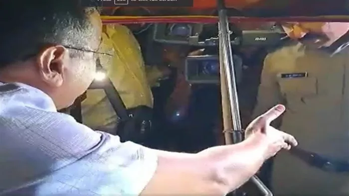 अरविंद केजरीवाल की गुजरात पुलिस से हुई बहस।