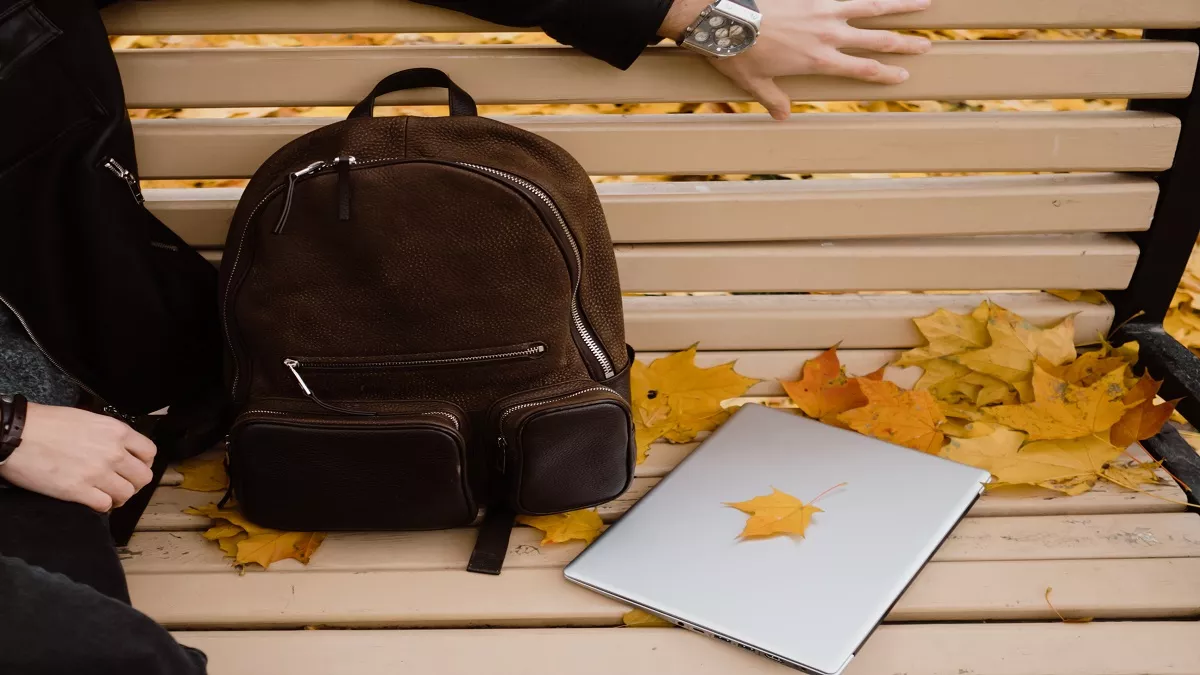 Bags For Men: ऑफिस, कॉलेज के लिए ये हैं बेस्ट बैग्स, लैपटॉप समेत बहुत सारा सामान आराम से कर सकते हैं कैरी