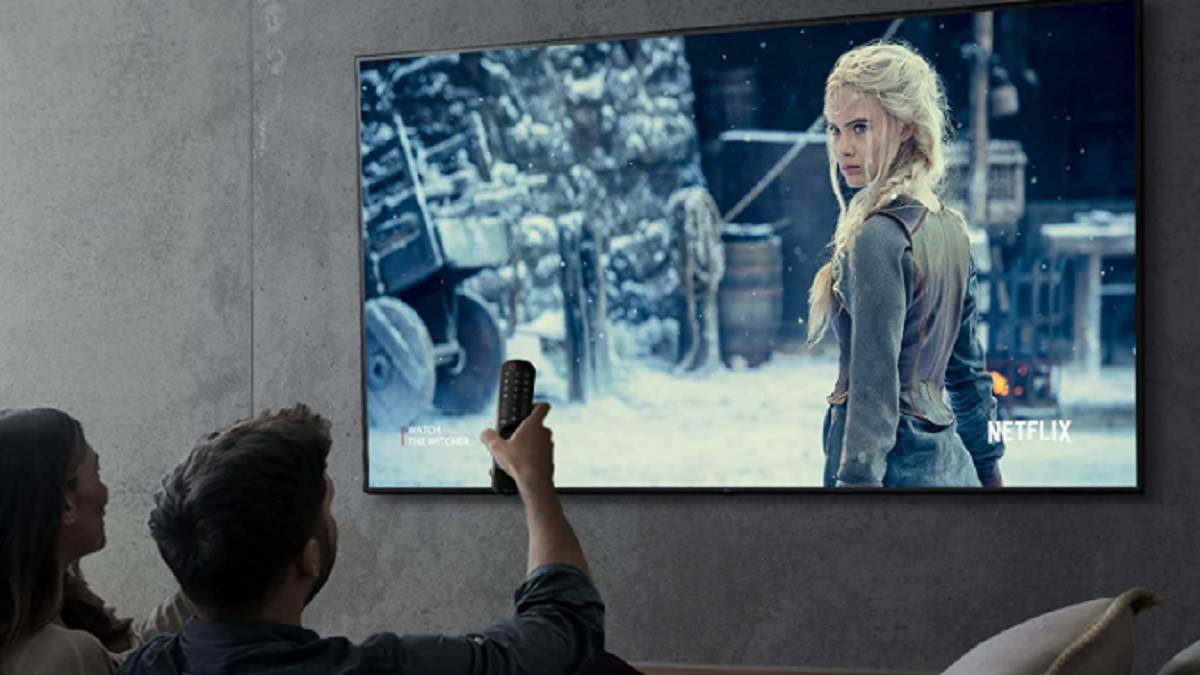 43 Inch Android TVs: अगर बड़ी स्क्रीन पर लेना है OTT प्लेटफार्म का मजा, तो खरीदें ये Smart Android LED TV