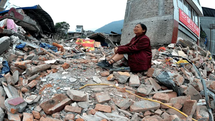 6.8 तीव्रता के शक्तिशाली भूकंप ने यहां की इमारतों को हिला दिया था