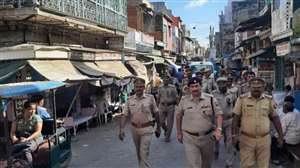 Gyanvapi Mosque Case को लेकर हाथरस पुलिस सतर्क, संवेदनशील इलाकों में किया रूट मार्च : जागरण