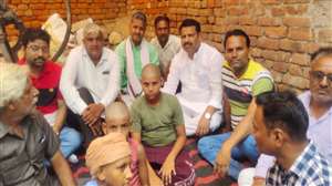 Aligarh News: सड़क हादसे में अनाथ हुए बच्चों को राज्यमंत्री ने दिया मदद का भरोसा : जागरण