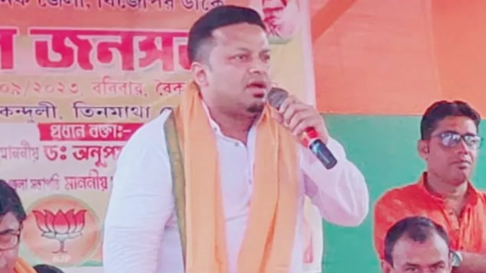 बीजेपी नेता के बयान पर विवाद (फोटो, अनुपम हाजरा फेसबुक)