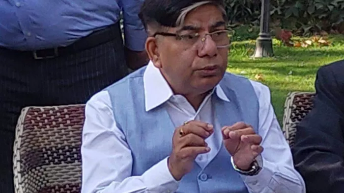 केंद्रीय मंत्री को भाजपा कार्यकर्ताओं ने बनाया बंधक