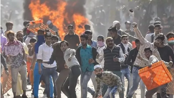 Delhi Riots: सबूतों के अभाव में दिल्ली दंगों के दो आरोपी बरी, भीड़ पर किया था हमला