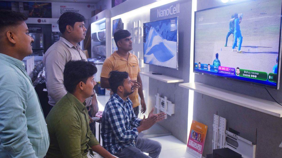 india defeated pakistan in asia cup 2023 people happy distributed sweets