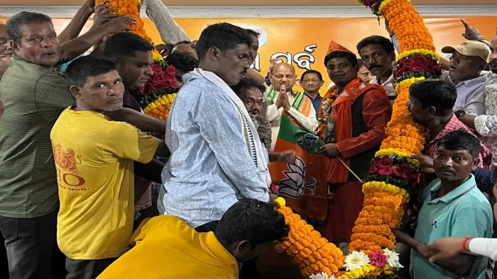 ओडिशा में भाजपा की सदस्यता ग्रहण समारोह में उपस्थित लोग।