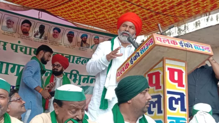 राकेश टिकैत ने किसानों को किया संबोधित।