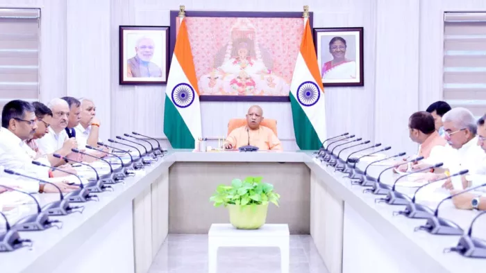 दीपावली से पहले बड़ा तोहफा देगी योगी सरकार, सड़कों को किया जाएगा गड्ढामुक्त; यह होगी योजना