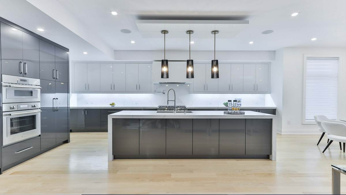 बिखरी-बिखरी किचन को करें ऑर्गेनाइज इन स्टाइलिश Kitchen Cabinets डिज़ाइन से! देखें सबसे मजबूत और लेटेस्ट ऑप्शन
