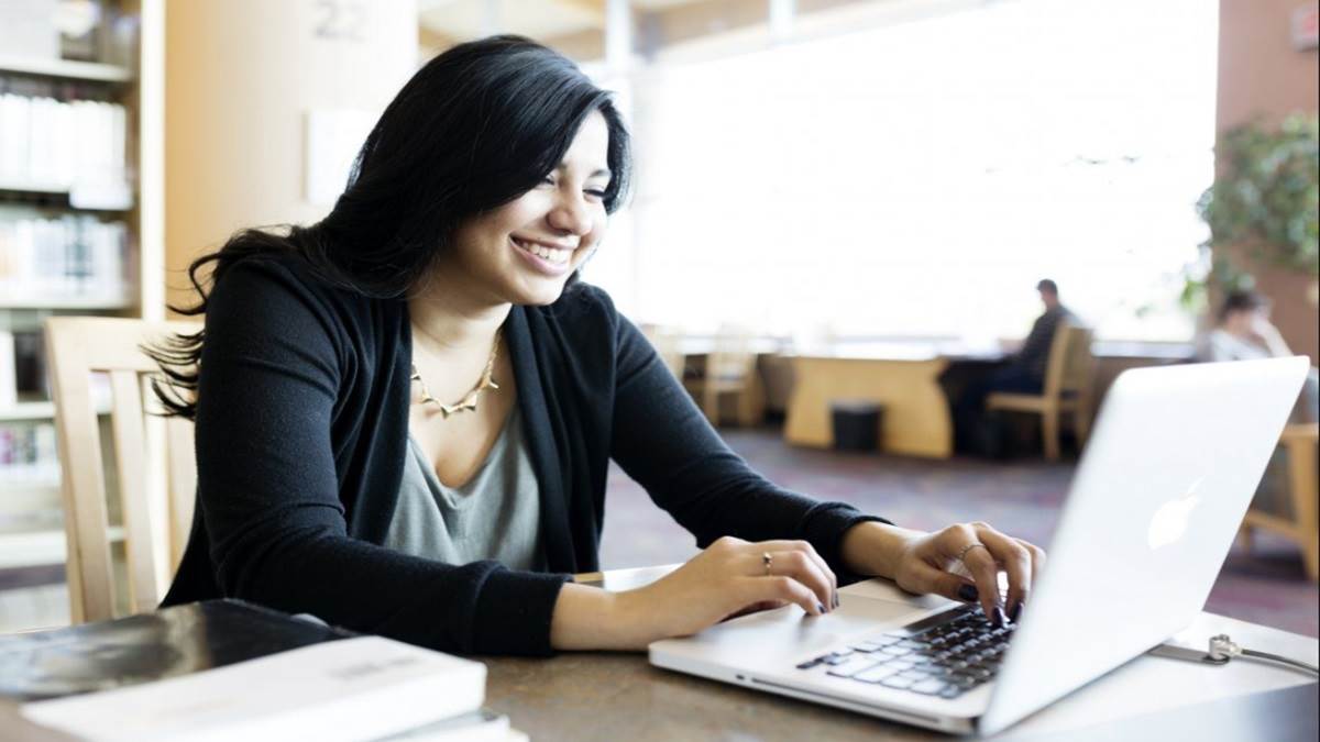 https://www.jagranimages.com/images/newimg/12092024/12_09_2024-laptops_buying_guide_23795887.jpg