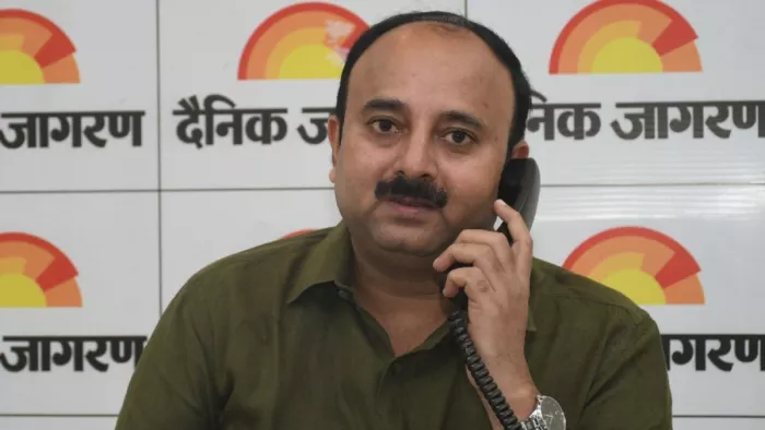 जागरण प्रश्न पहर कार्यक्रम में पाठकों के सवालों का जवाब देते जिलापूर्ति अधिकारी राकेश कुमार। जागरण