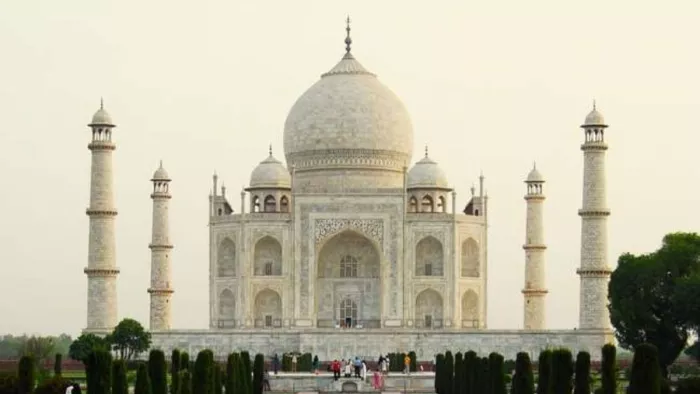 ताजमहल समेत देश के 120 स्मारकों को लेकर वक्फ बोर्ड-ASI में खींचतान