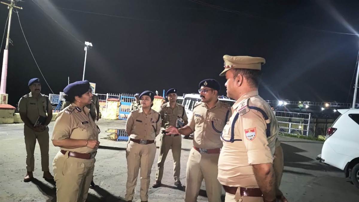 https://www.jagranimages.com/images/newimg/12092025/12_09_2025-11cmt_16_11092025_232.jpg