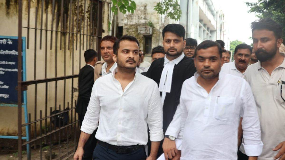 https://www.jagranimages.com/images/newimg/12092025/12_09_2025-aap_neta_24044853.jpg