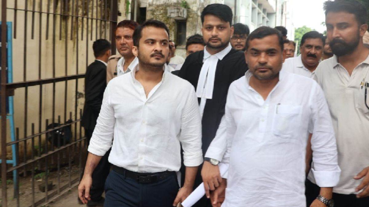 https://www.jagranimages.com/images/newimg/12092025/12_09_2025-abdullah_azam_khan_1_24044987.jpg