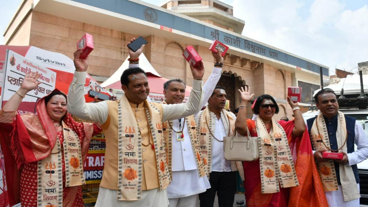 https://www.jagranimages.com/images/newimg/12092025/12_09_2025-baba_24044259.jpg