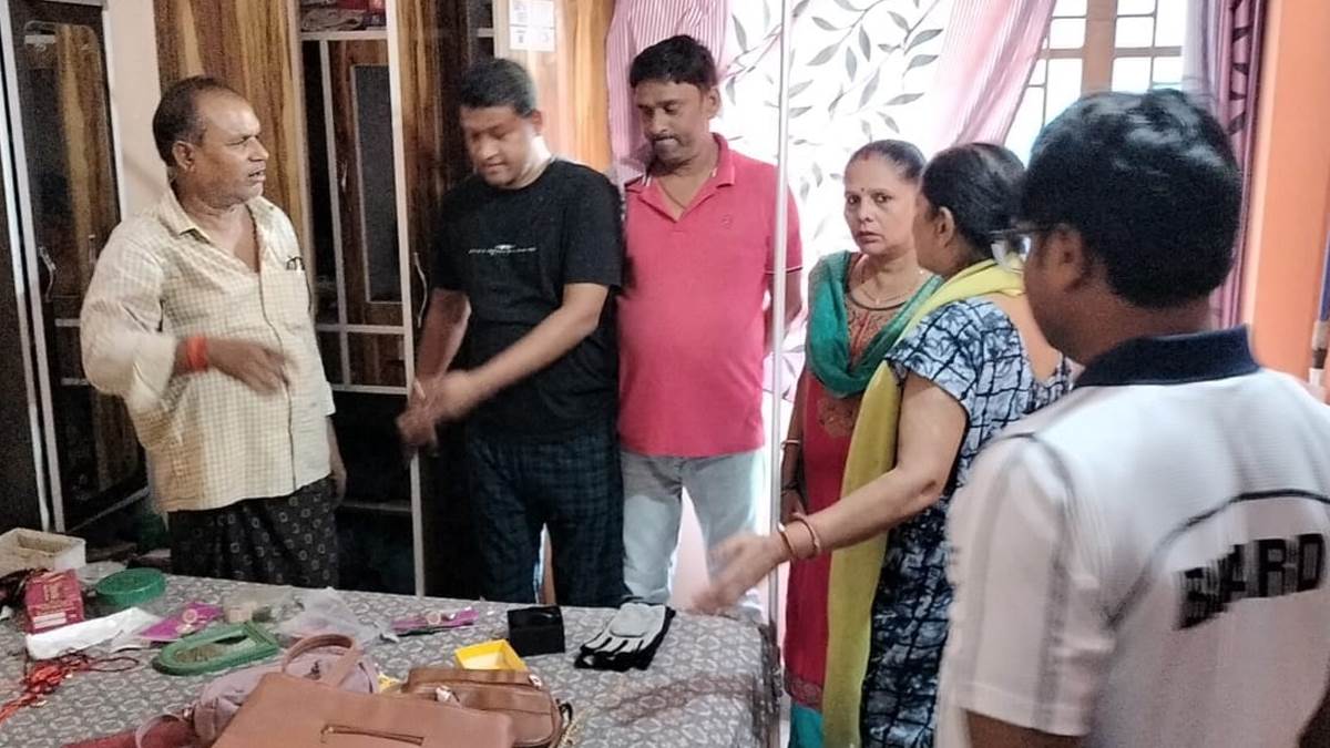 https://www.jagranimages.com/images/newimg/12092025/12_09_2025-chori_24044280.jpg
