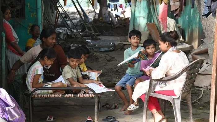 बाढ़ में बह गई कमाई, बच्चों की छूटी पढ़ाई।