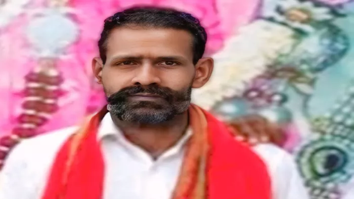 प्रयागराज में शास्त्री ब्रिज से एक व्यक्ति गंगा नदी में आत्महत्या की नीयत से कूद गया।
