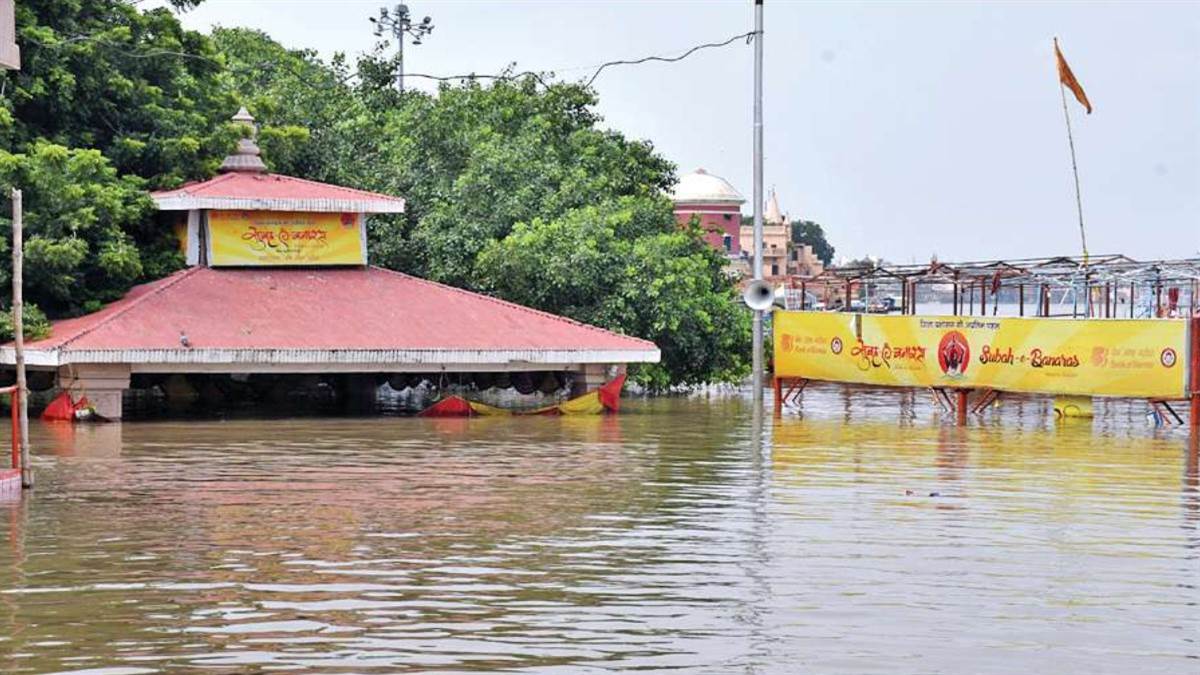 https://www.jagranimages.com/images/newimg/12092025/12_09_2025-flood_24044208.jpg