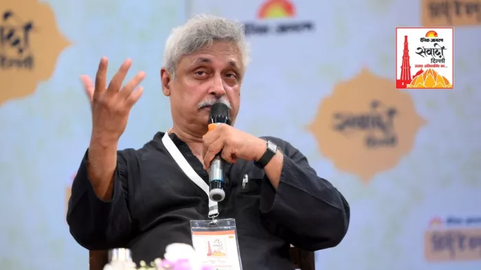 जागरण संवादी के कार्यक्रम में अपने विचार रखते गायक एवं अभिनेता पीयूष मिश्रा। जागरण