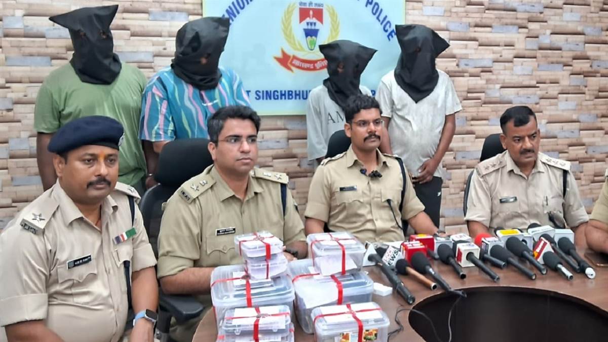 https://www.jagranimages.com/images/newimg/12092025/12_09_2025-jmd_loot_arrested_24044489.jpg