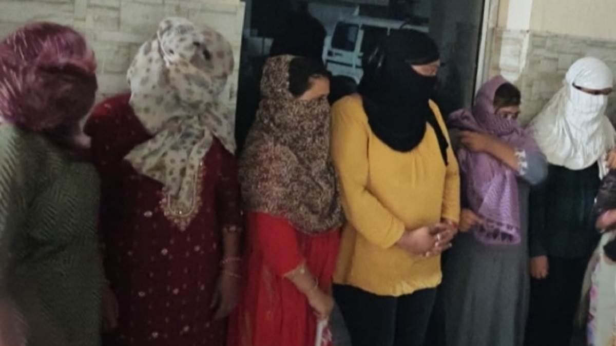 https://www.jagranimages.com/images/newimg/12092025/12_09_2025-kabadi_bazar_r_24044347.jpg