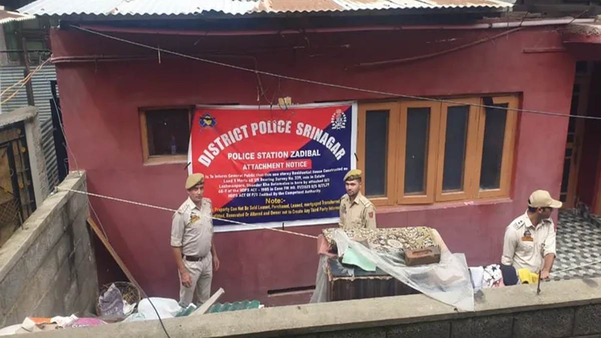 https://www.jagranimages.com/images/newimg/12092025/12_09_2025-kashmir_property_seized_24044399.jpg