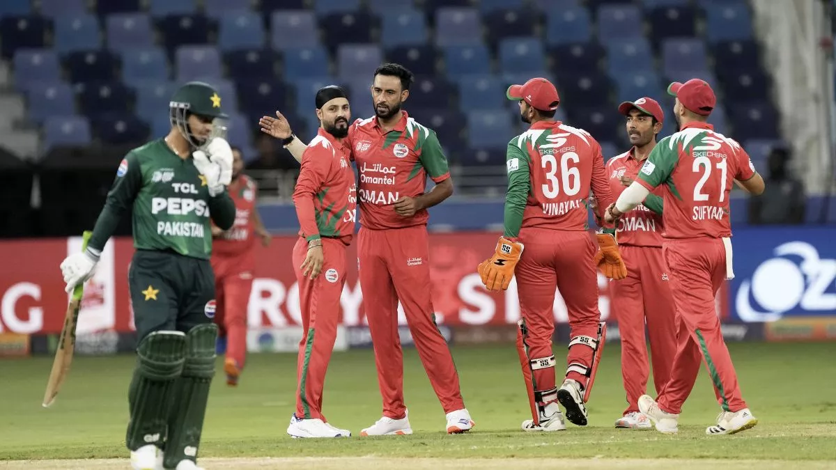 PAK vs Oman Live Score: पाकिस्तान ने ओमान को दिया 161 का स्कोर, दो गेंदबाजों ने चटकाए तीन-तीन विकेट