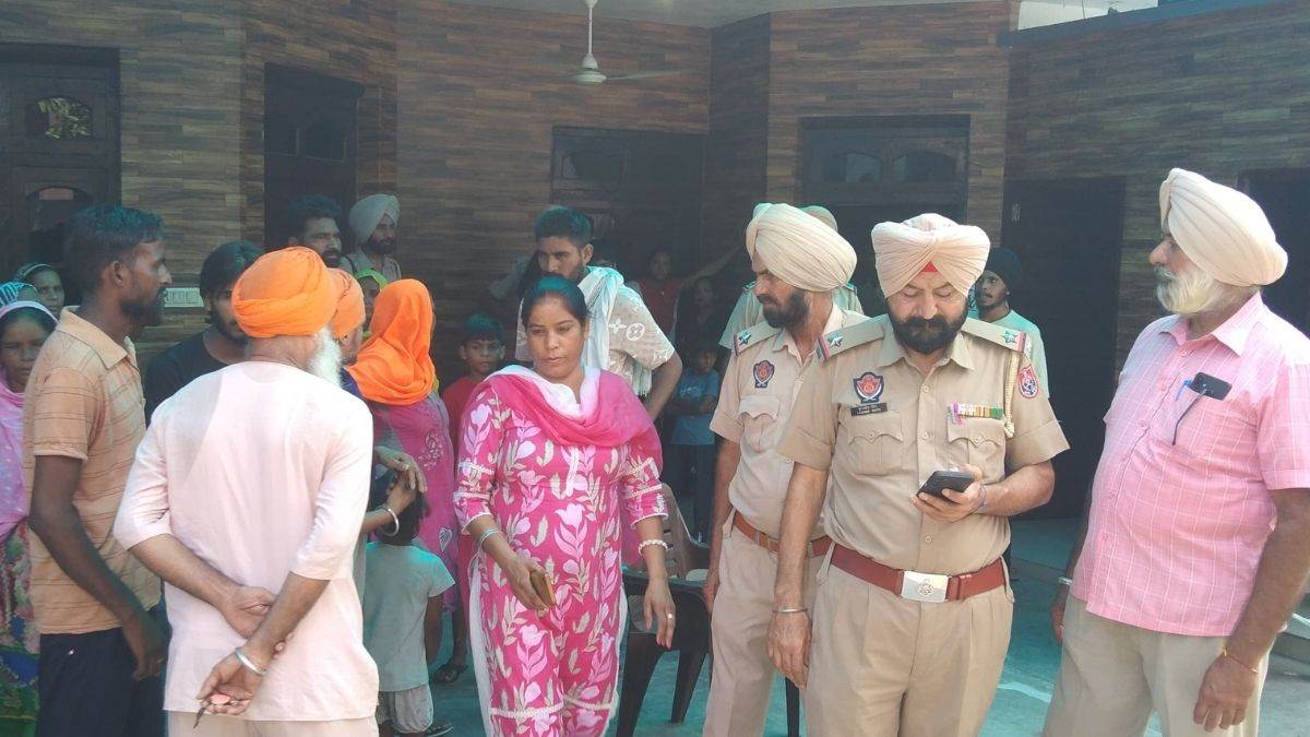 https://www.jagranimages.com/images/newimg/12092025/12_09_2025-police_43_24045104.jpg
