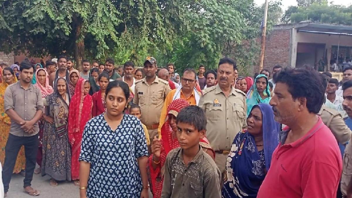 https://www.jagranimages.com/images/newimg/12092025/12_09_2025-pratapgarh_girl_24044904_203028363.jpg