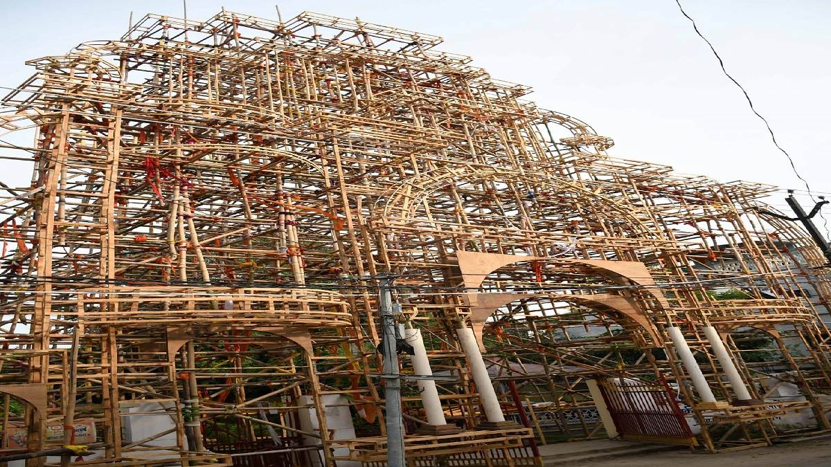 https://www.jagranimages.com/images/newimg/12092025/12_09_2025-prayagraj_puja_pandal_24044819.jpg