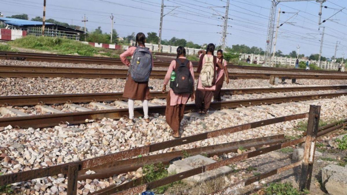 https://www.jagranimages.com/images/newimg/12092025/12_09_2025-rail__24044752.jpg