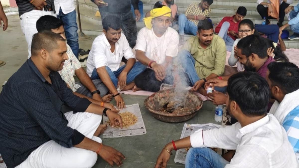 https://www.jagranimages.com/images/newimg/12092025/12_09_2025-student_24044772.jpg
