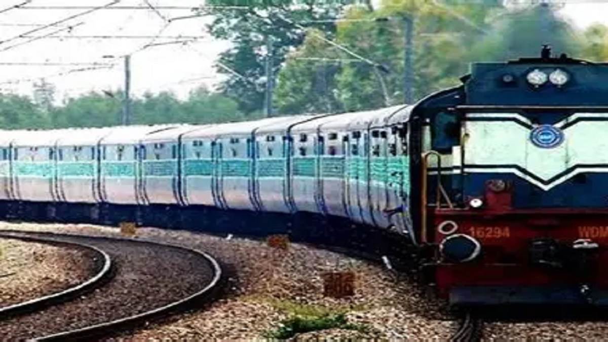 https://www.jagranimages.com/images/newimg/12092025/12_09_2025-train_1_24045094.jpg