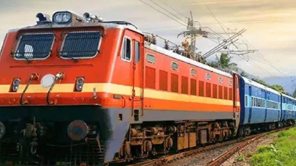 https://www.jagranimages.com/images/newimg/12092025/12_09_2025-train_24044341.jpg