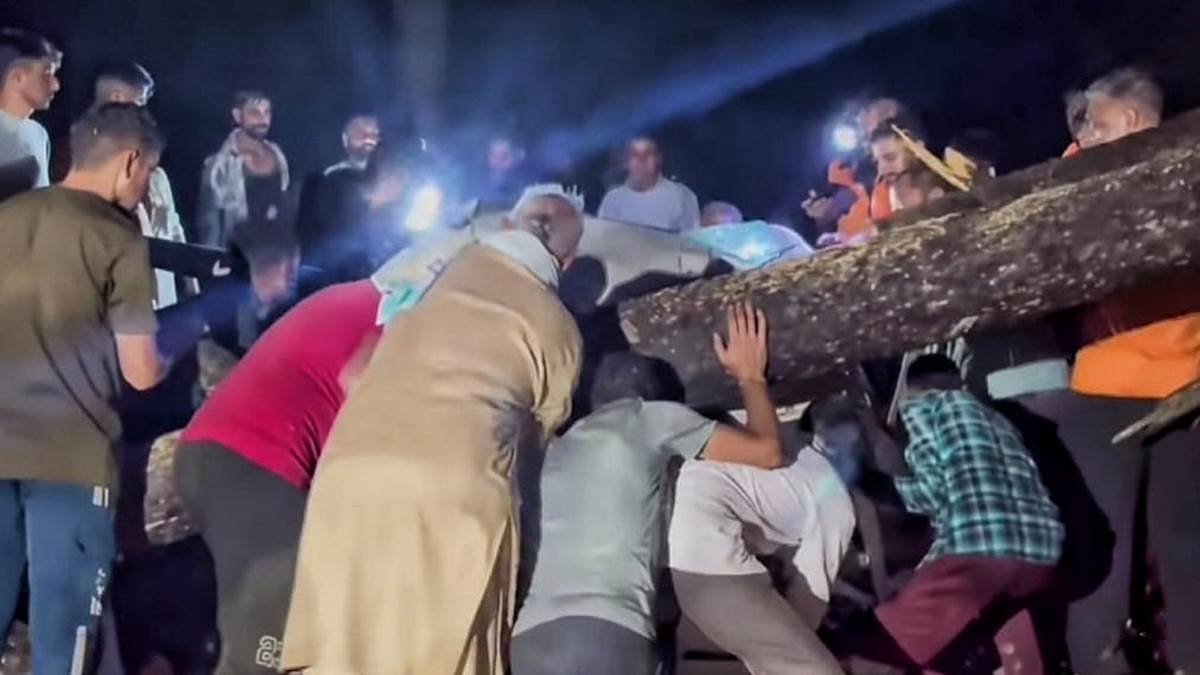 https://www.jagranimages.com/images/newimg/12092025/12_09_2025-udhampur_accident_24044691.jpg