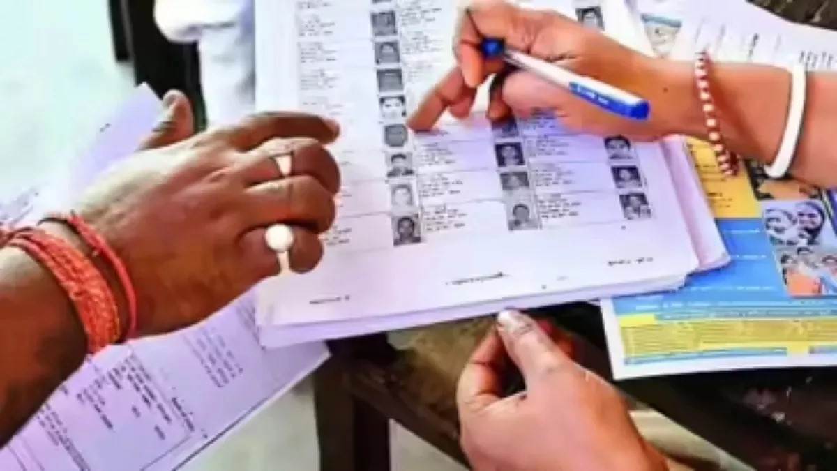 https://www.jagranimages.com/images/newimg/12092025/12_09_2025-voter1_24044323.jpg