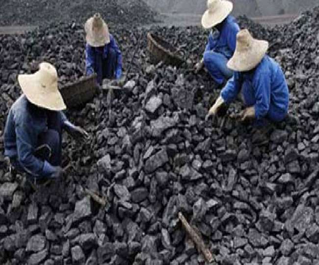 https://www.jagranimages.com/images/newimg/12102021/12_10_2021-coal_smuggling_22107023_18140534.jpg