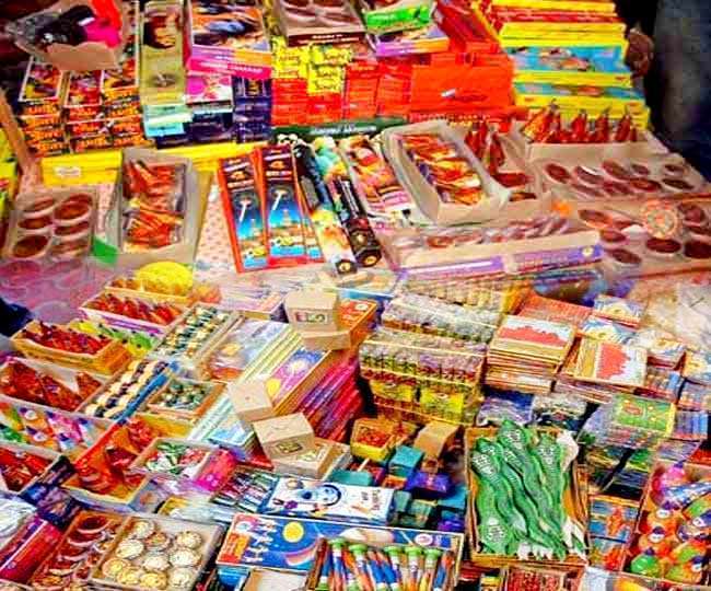 चंडीगढ़ में पटाखे बेचने और जलाने पर प्रशासन ने रोक लगा दी है।