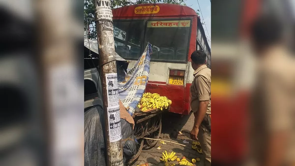 Aligarh Braking News : स्‍टैंड के पास ब्रेक फेल होने पर बस से कूदा चालक, चपेट में आया खोखा