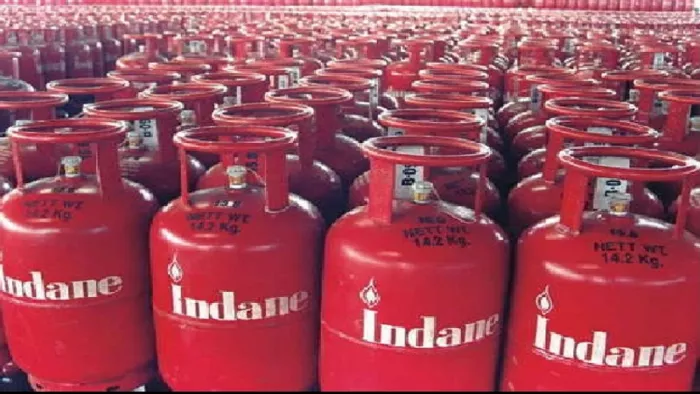 Government to give Rs 22000 crores to Oil Marketing Companies to cover LPG loss
