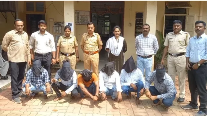 वेतन कम मिलने के कारण की साढ़े 82 लाख की चोरी, छह गिरफ्तार। फोटो मिडडे