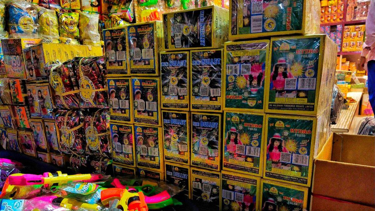 आर्म्स मजिस्ट्रेट ने कहा कि किसी दुकानदार के लाइसेंस का नवीकरण नहीं किया गया है। फोटो: जागरण