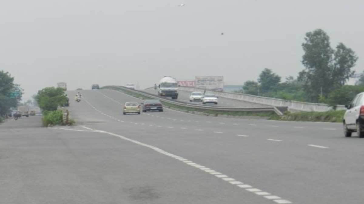 https://www.jagranimages.com/images/newimg/12102022/12_10_2022-nh_44_highway_23135842.jpg