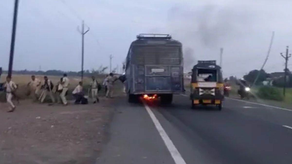 shameful act of police in bihar police bus trampled three people in rivilganj chapra saran and ran away