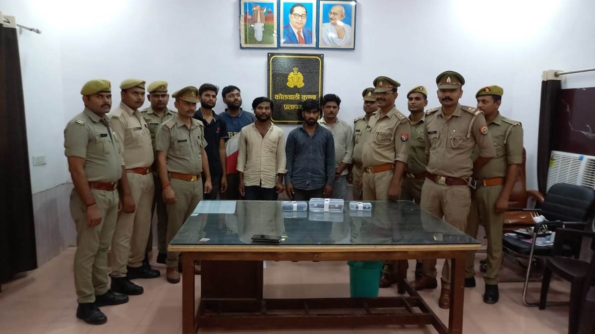 police arrested five miscreants in kunda of pratapgarh and looted truck has also recovered