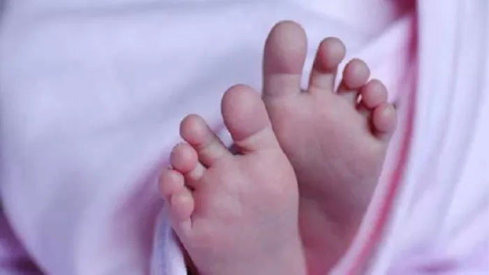 मां की गोद से गिरने से गई मासूम की जान।